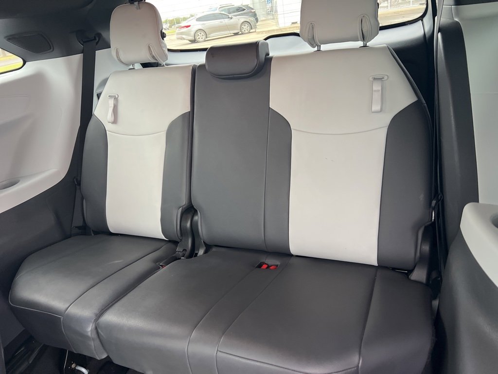 Used 2021 Toyota Sienna XSE image 9