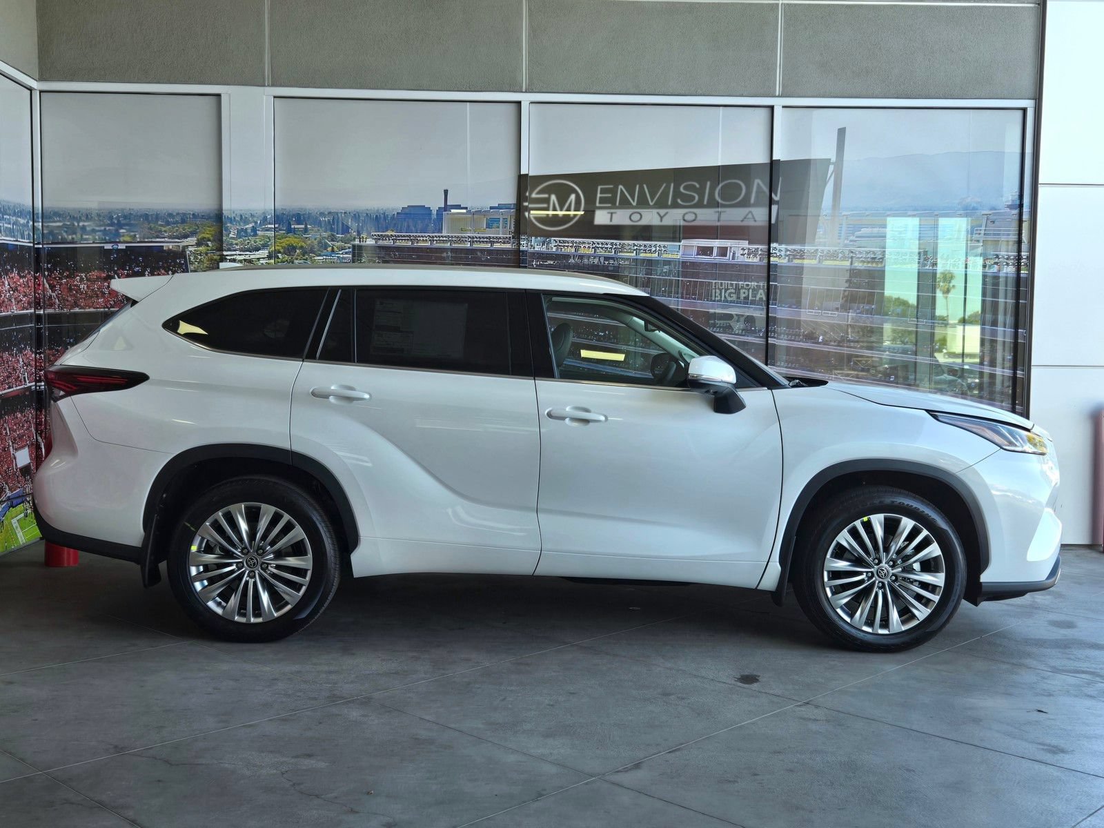 New 2026 Toyota Highlander Platinum AWD/4WD image 3