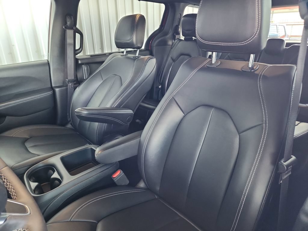 Used 2025 Chrysler Pacifica Select FWD image 15
