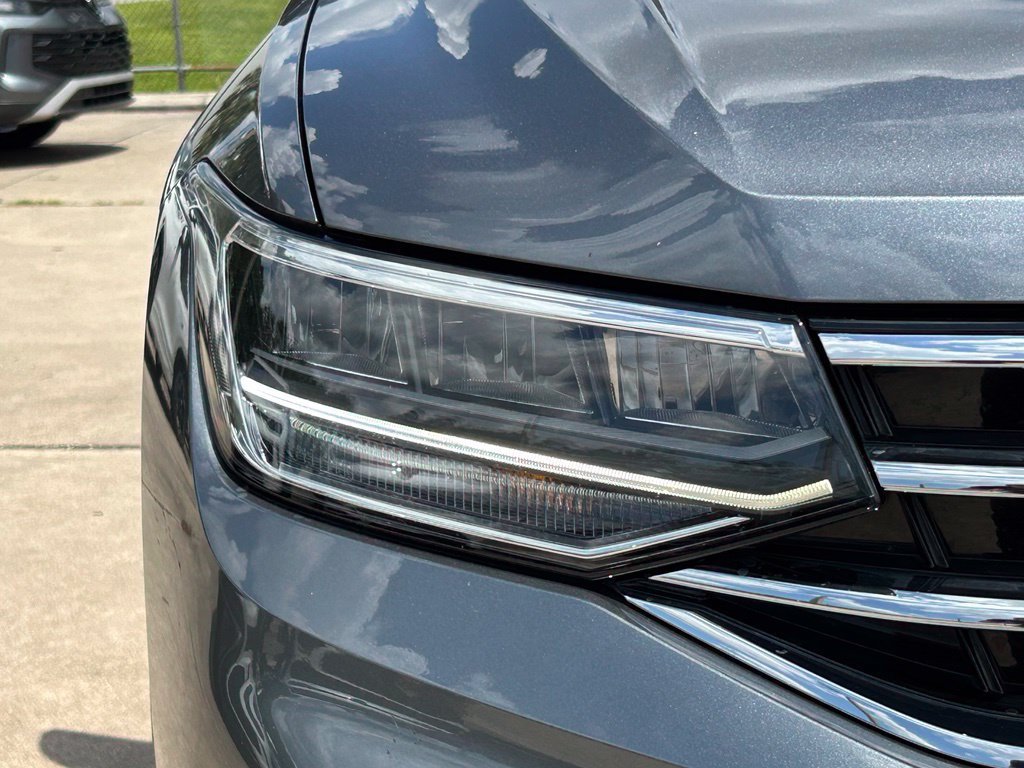 Certified 2023 Volkswagen Tiguan SE w/ Panoramic Sunroof Package FWD image 38
