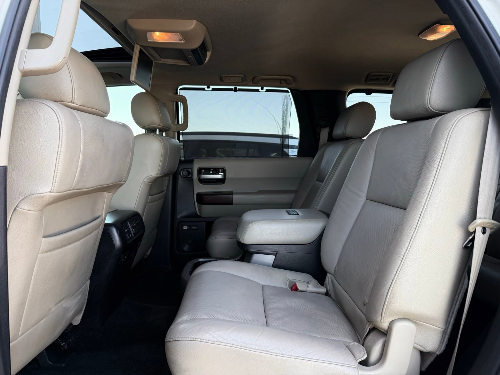 Used 2013 Toyota Sequoia Platinum image 33