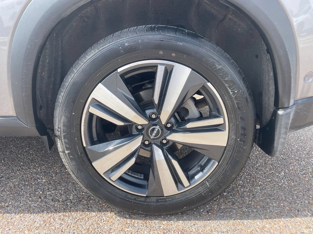 Certified 2025 Nissan Rogue SL AWD/4WD image 17