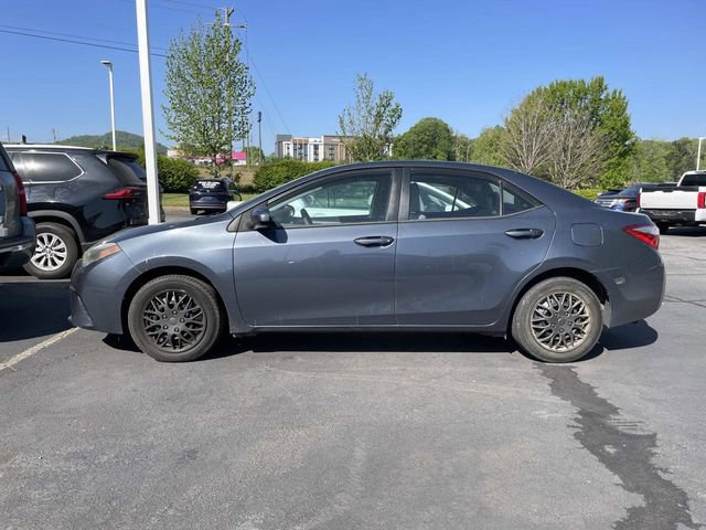Used 2014 Toyota Corolla LE FWD image 2