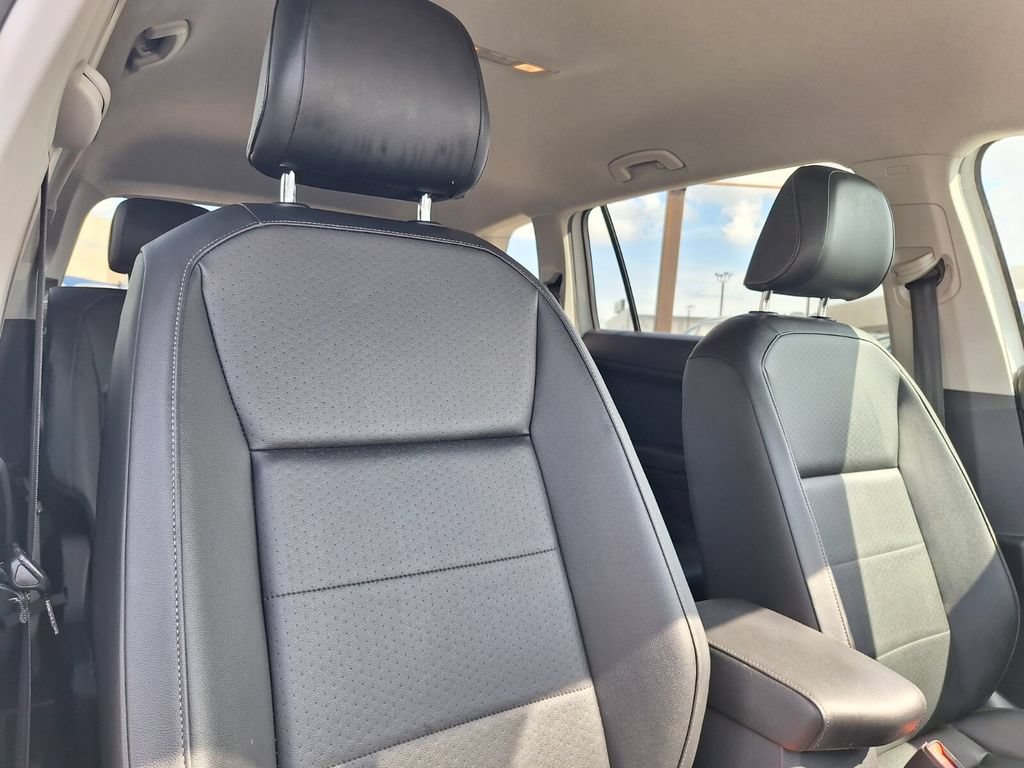 Used 2018 Volkswagen Tiguan SE AWD/4WD image 25