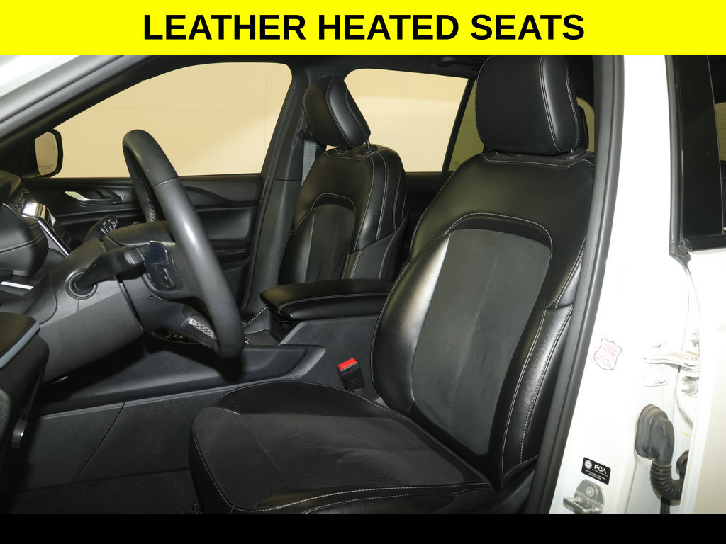 Used 2024 Jeep Grand Cherokee Altitude AWD/4WD image 2