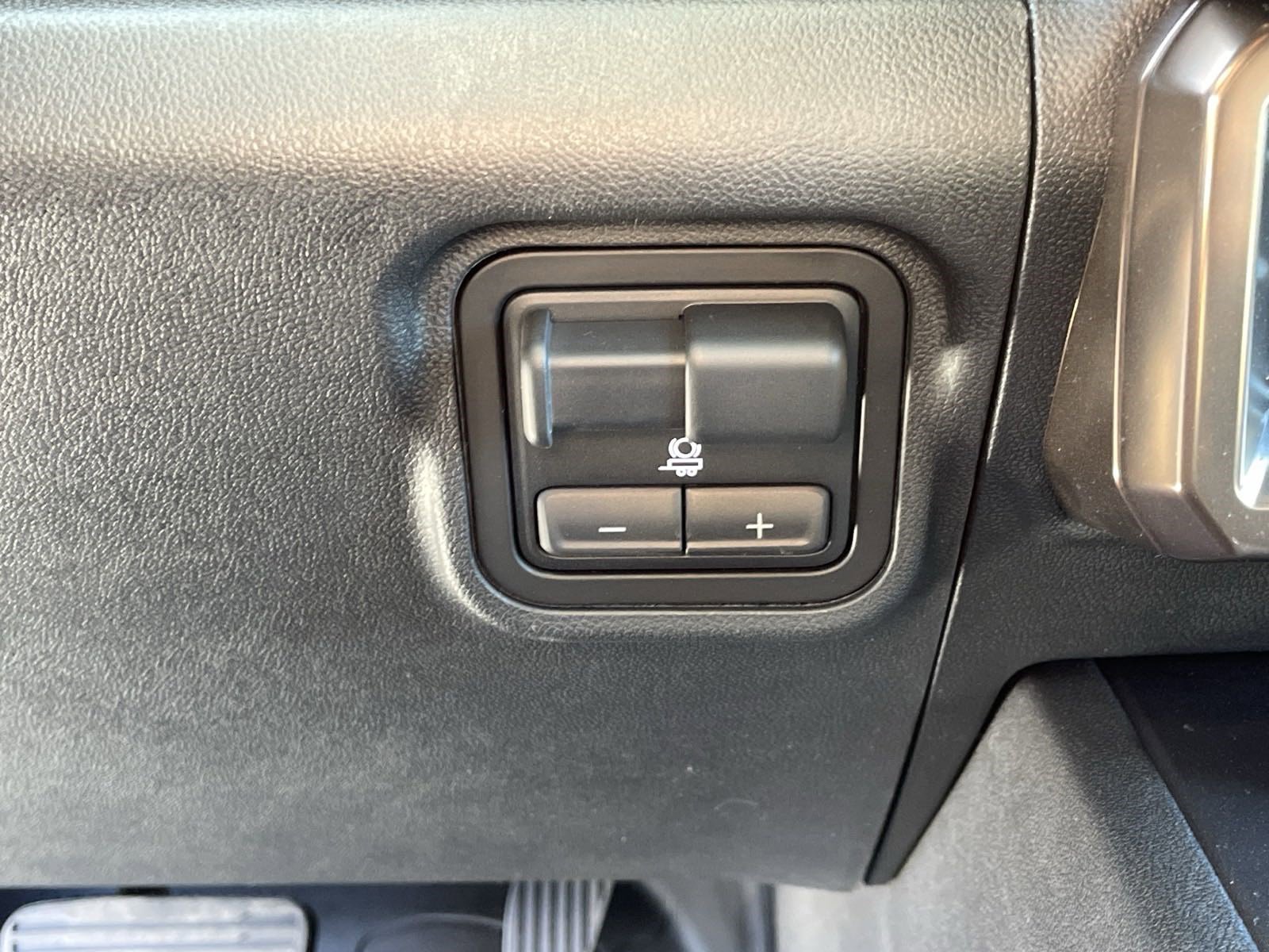 New 2025 GMC Hummer EV 3X w/ LPO, Roof Cross Rail Package image 24