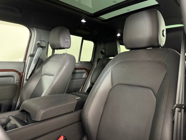 Used 2025 Land Rover Defender 130 X-Dynamic SE AWD/4WD image 15