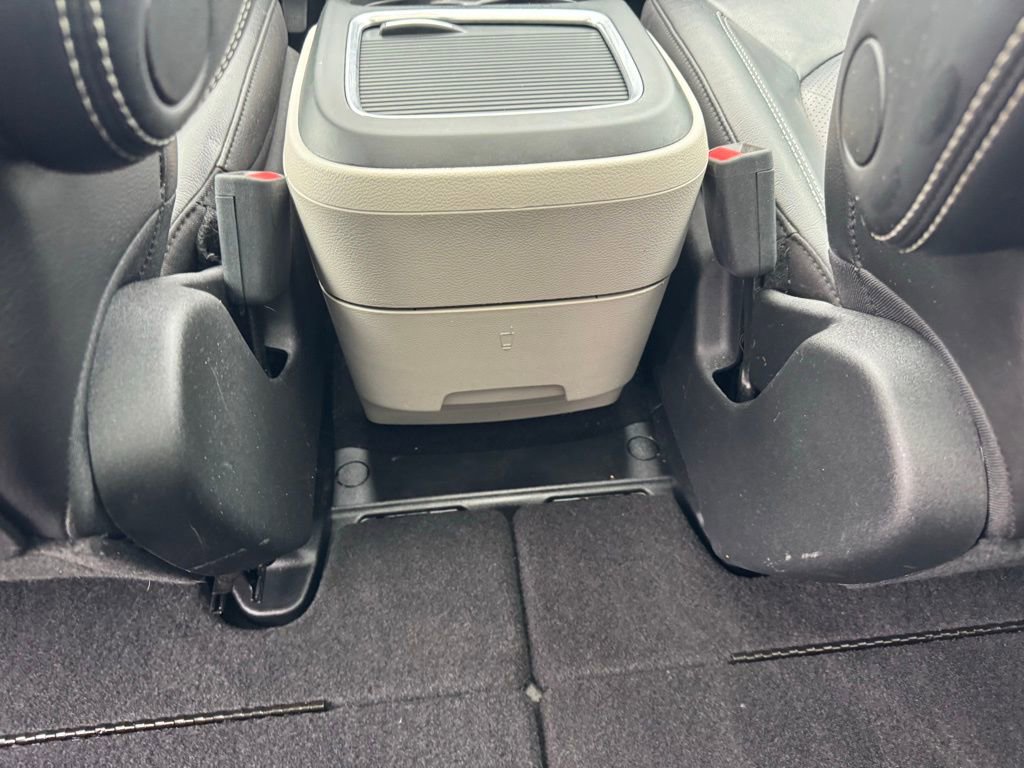 Used 2022 Chrysler Pacifica Touring-L image 14