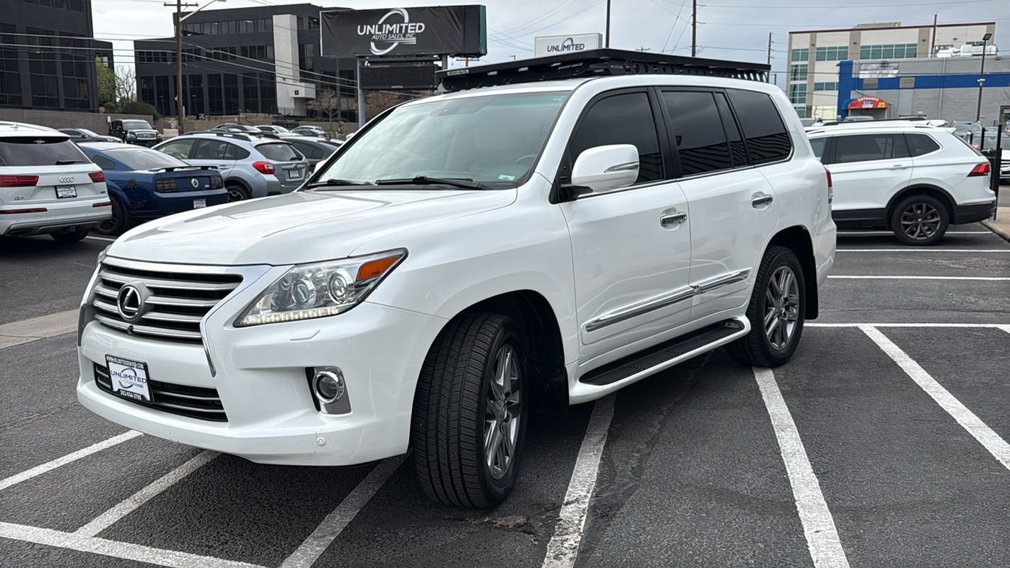 Used 2013 Lexus LX 570 4WD w/ Luxury Pkg image 7