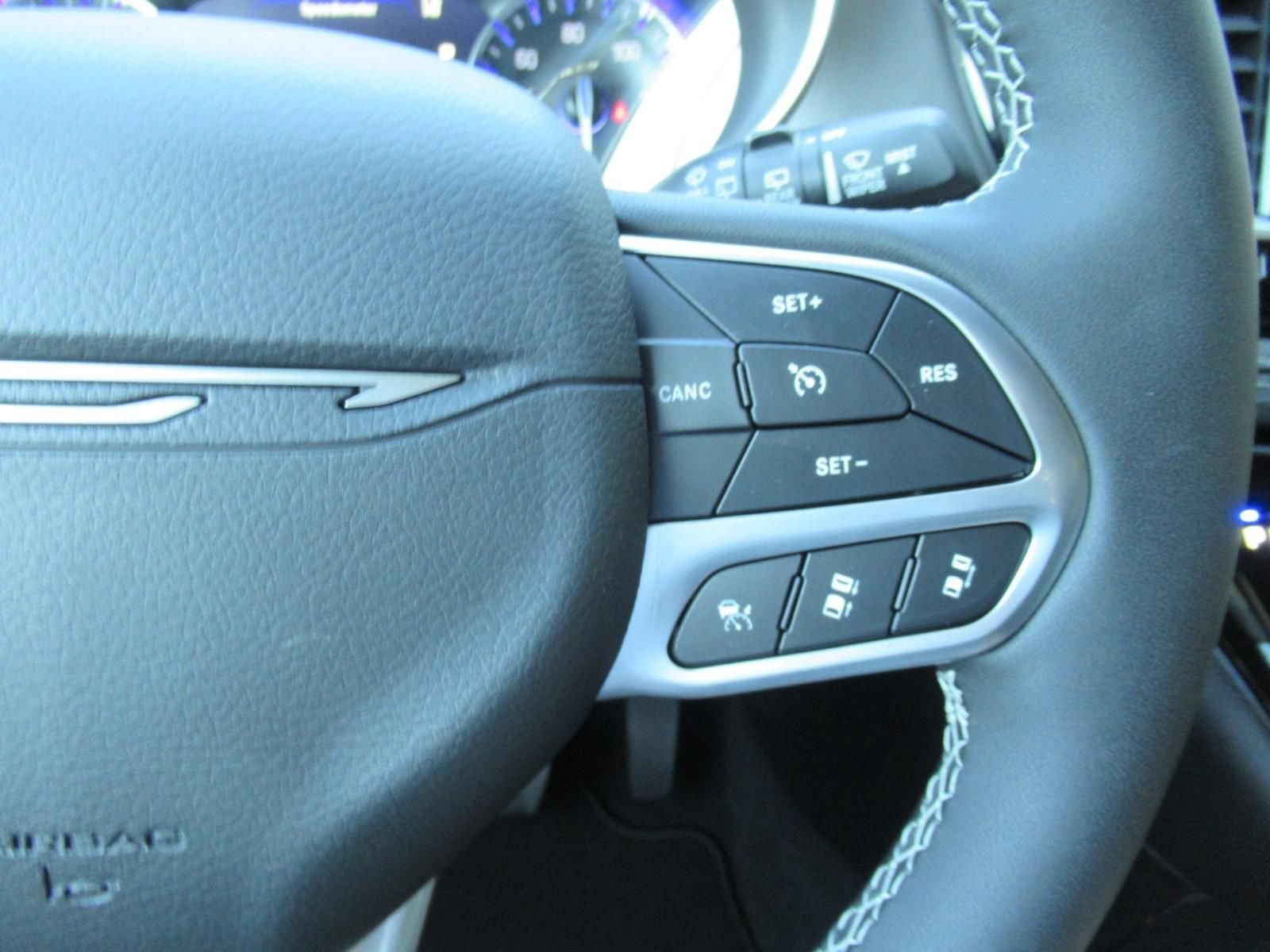 New 2027 Chrysler Pacifica Select FWD image 25