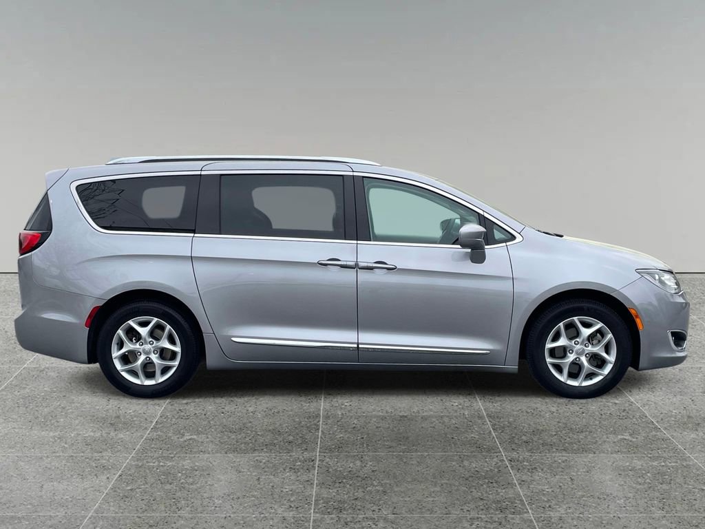 Used 2018 Chrysler Pacifica Touring-L Plus w/ Tire & Wheel Group image 6