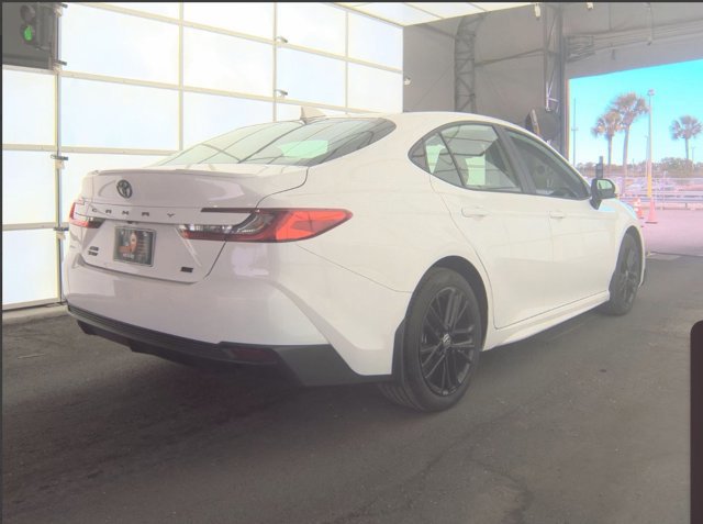 Used 2025 Toyota Camry SE w/ Convenience Package image 2