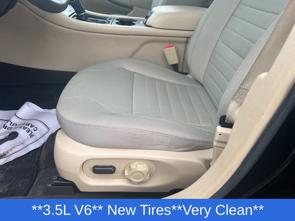 Used 2016 Ford Taurus SE FWD image 21