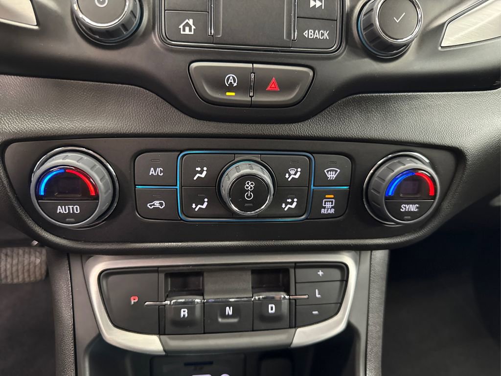 Used 2024 GMC Terrain SLT image 31