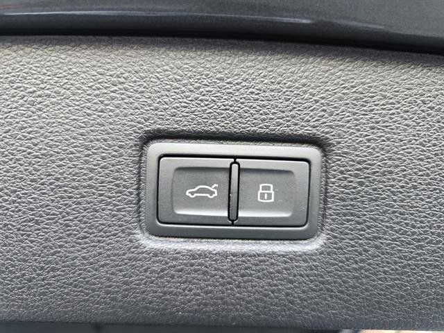 Used 2023 Audi Q7 3.0T Prestige w/ Prestige Package image 16