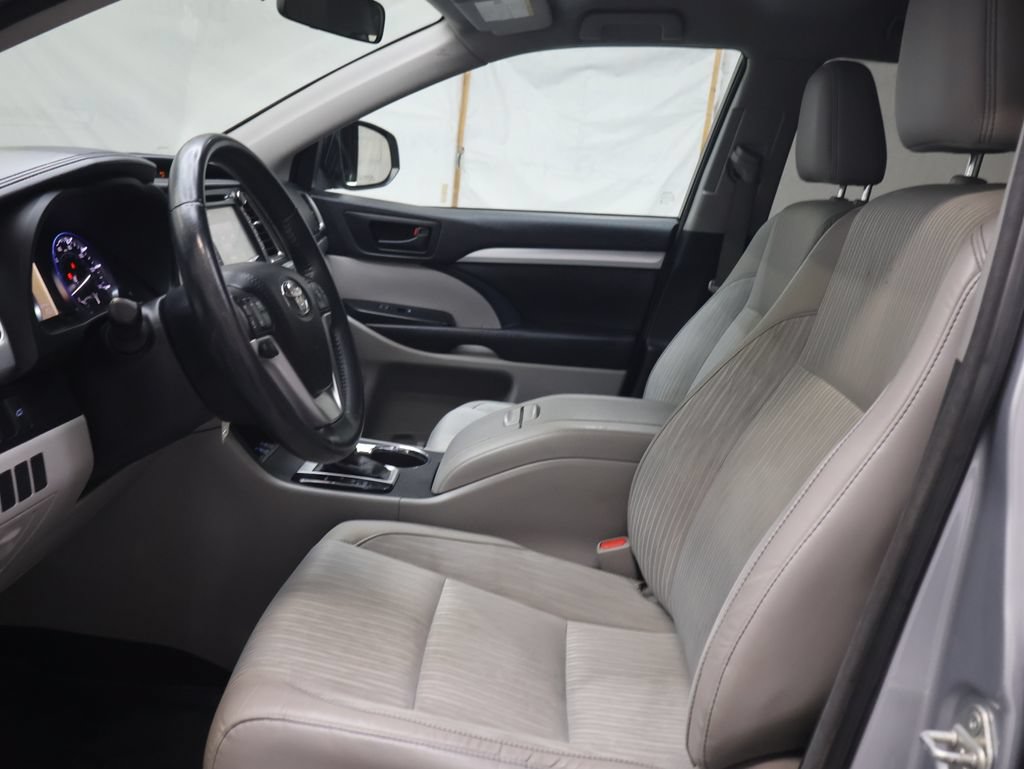 Used 2016 Toyota Highlander Plus AWD/4WD image 17