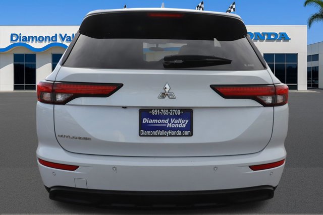 Used 2024 Mitsubishi Outlander ES image 5