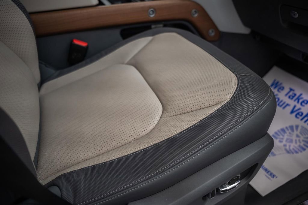 Used 2023 Land Rover Defender 130 X-Dynamic SE image 36