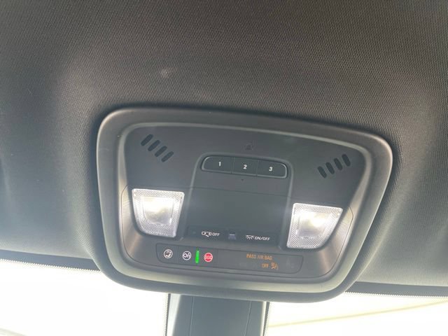 Used 2023 Chevrolet Traverse LT FWD image 42