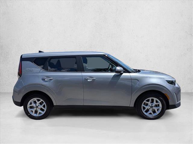 Used 2025 Kia Soul S FWD image 4