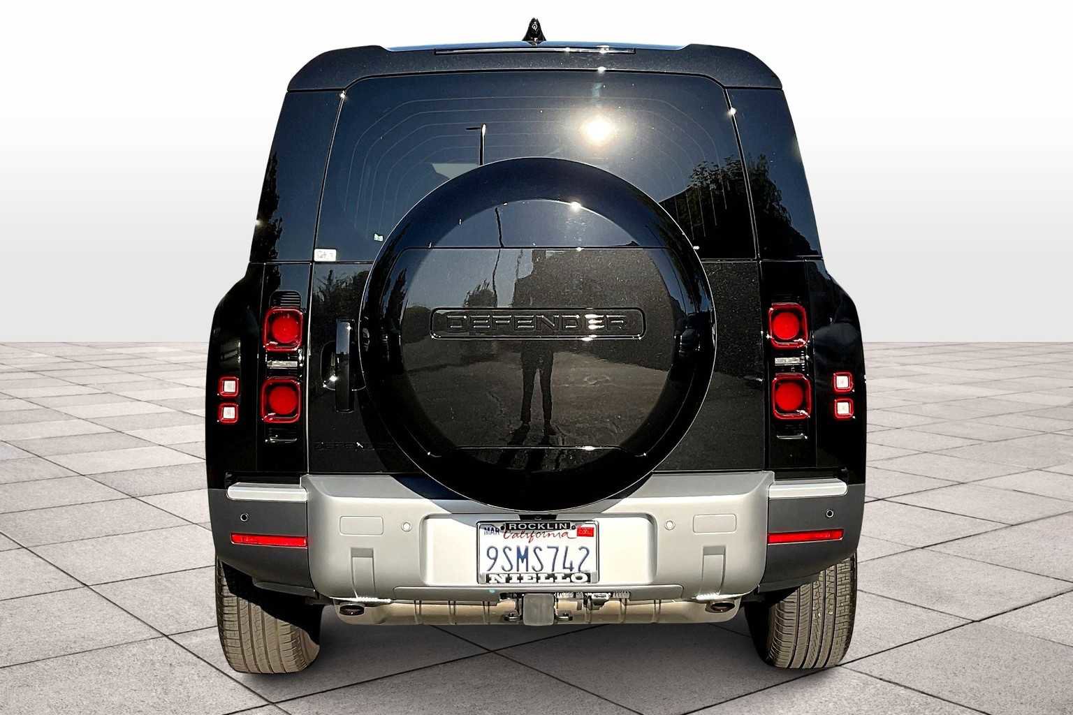 Used 2025 Land Rover Defender 130 S image 7