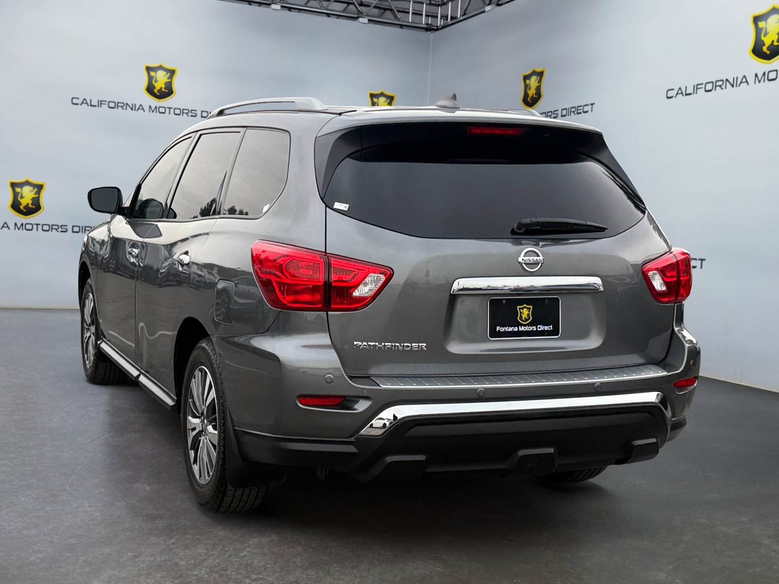 Used 2020 Nissan Pathfinder S image 2