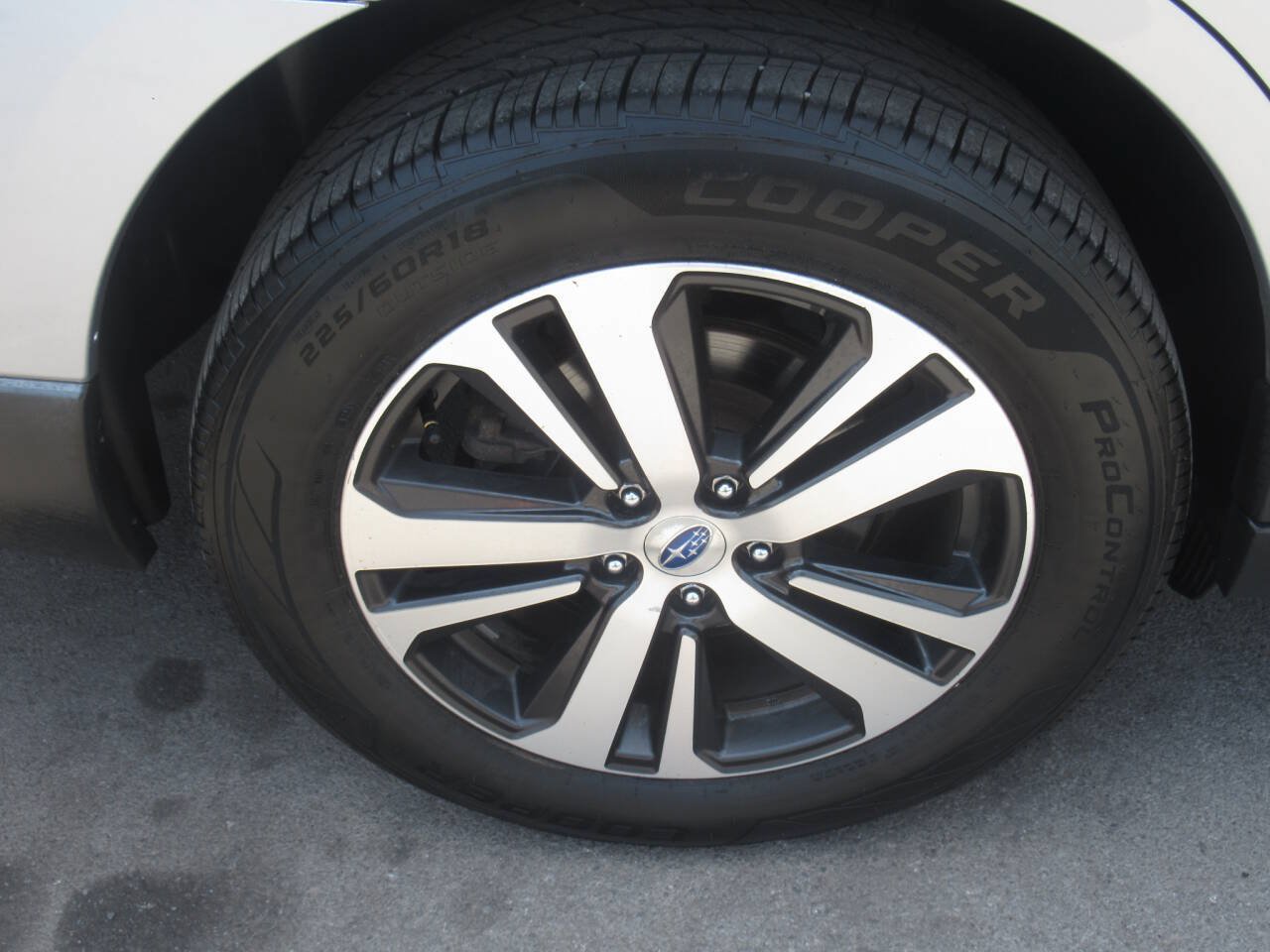 Used 2019 Subaru Outback 2.5i Limited AWD/4WD image 7