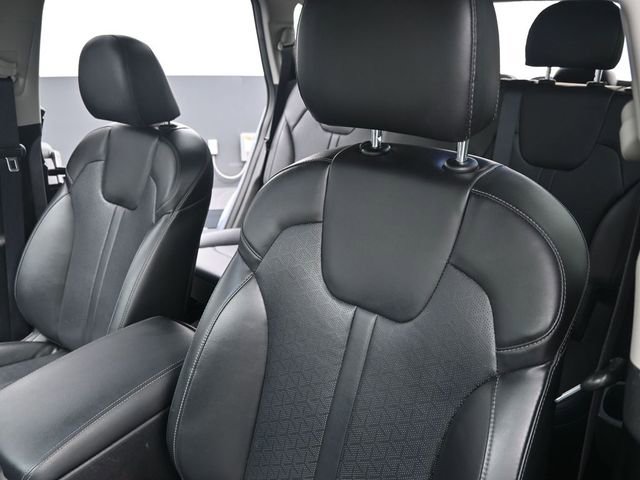 Used 2022 Kia Sorento S w/ Panoramic Sunroof Package image 12