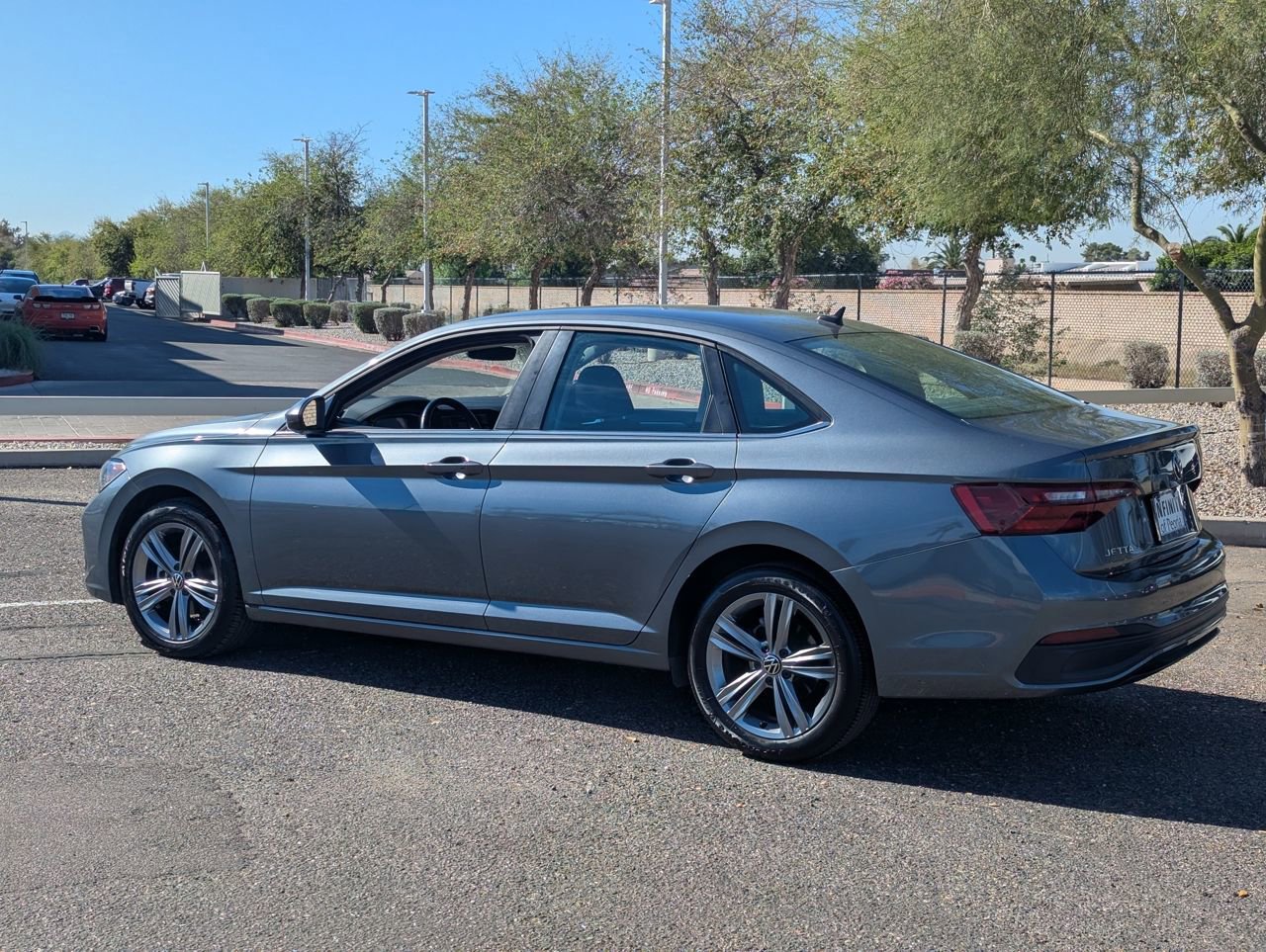 Used 2024 Volkswagen Jetta SE image 4