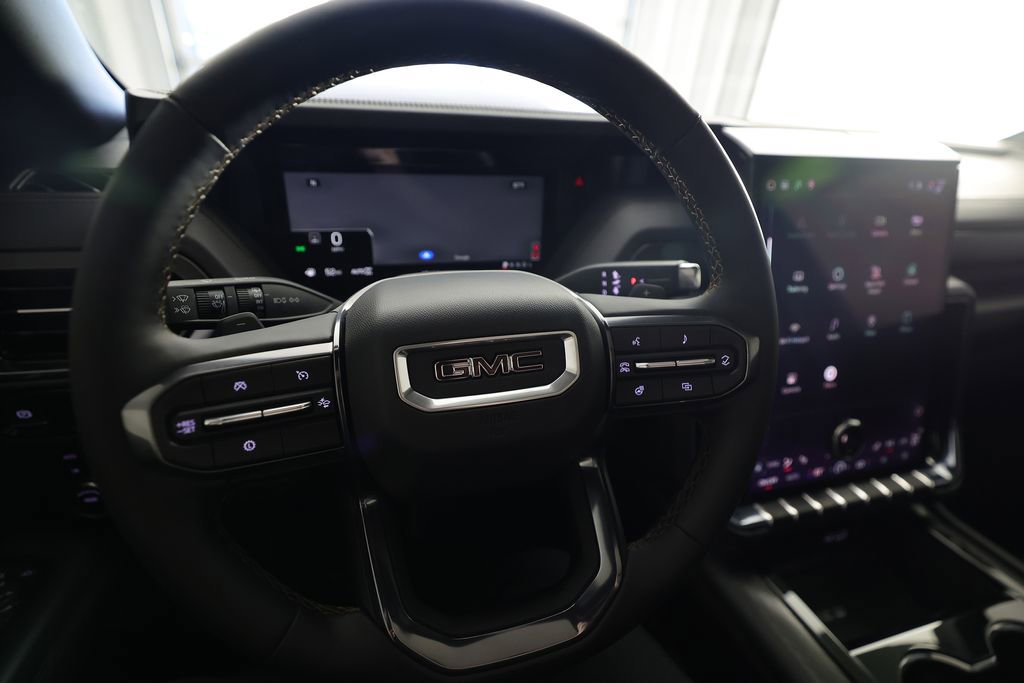 Used 2025 GMC Yukon AT4 w/ AT4 Premium Package AWD/4WD image 24