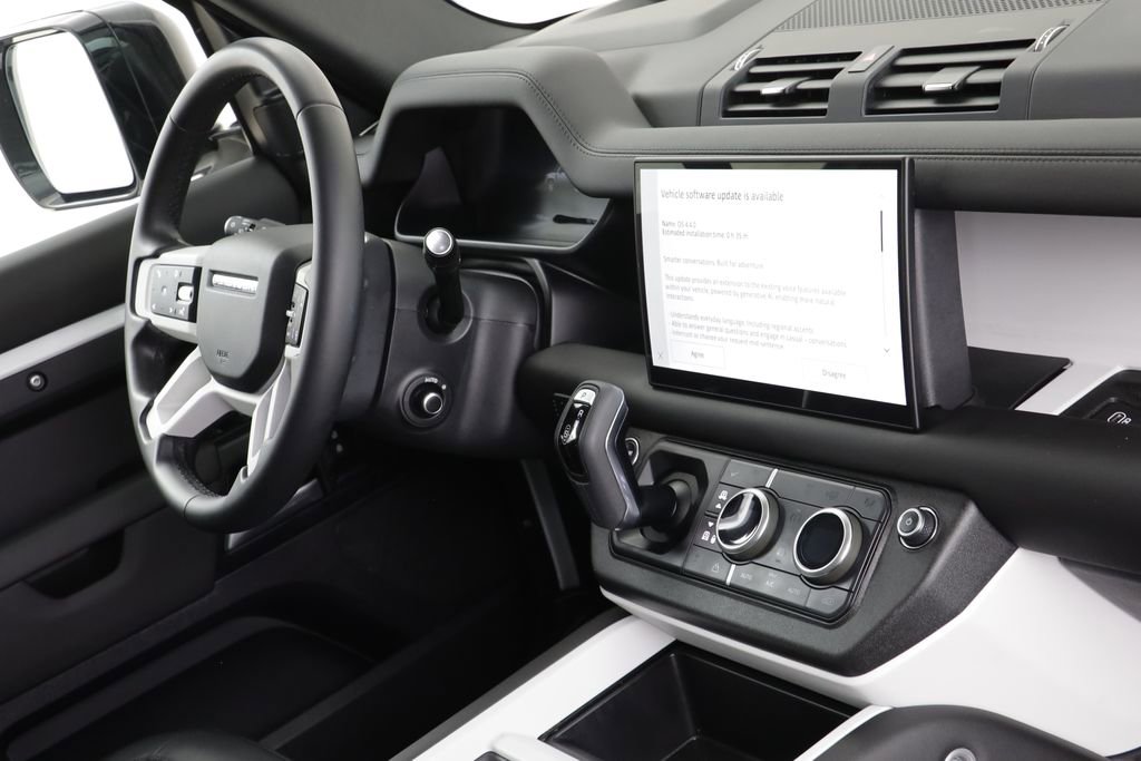 Used 2025 Land Rover Defender 130 S image 22