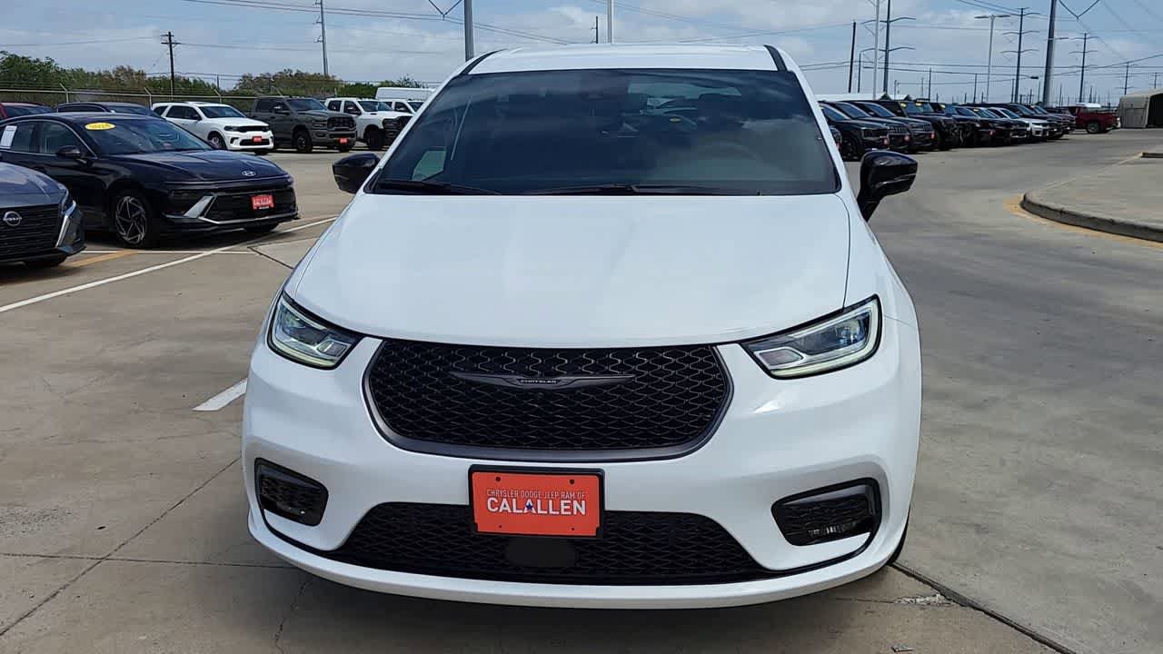 New 2026 Chrysler Pacifica Select FWD image 3