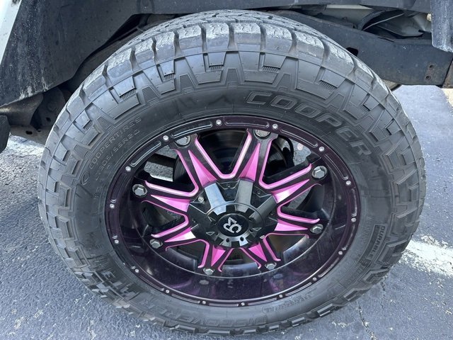 Used 2015 Jeep Wrangler Unlimited Sahara w/ Connectivity Group image 29