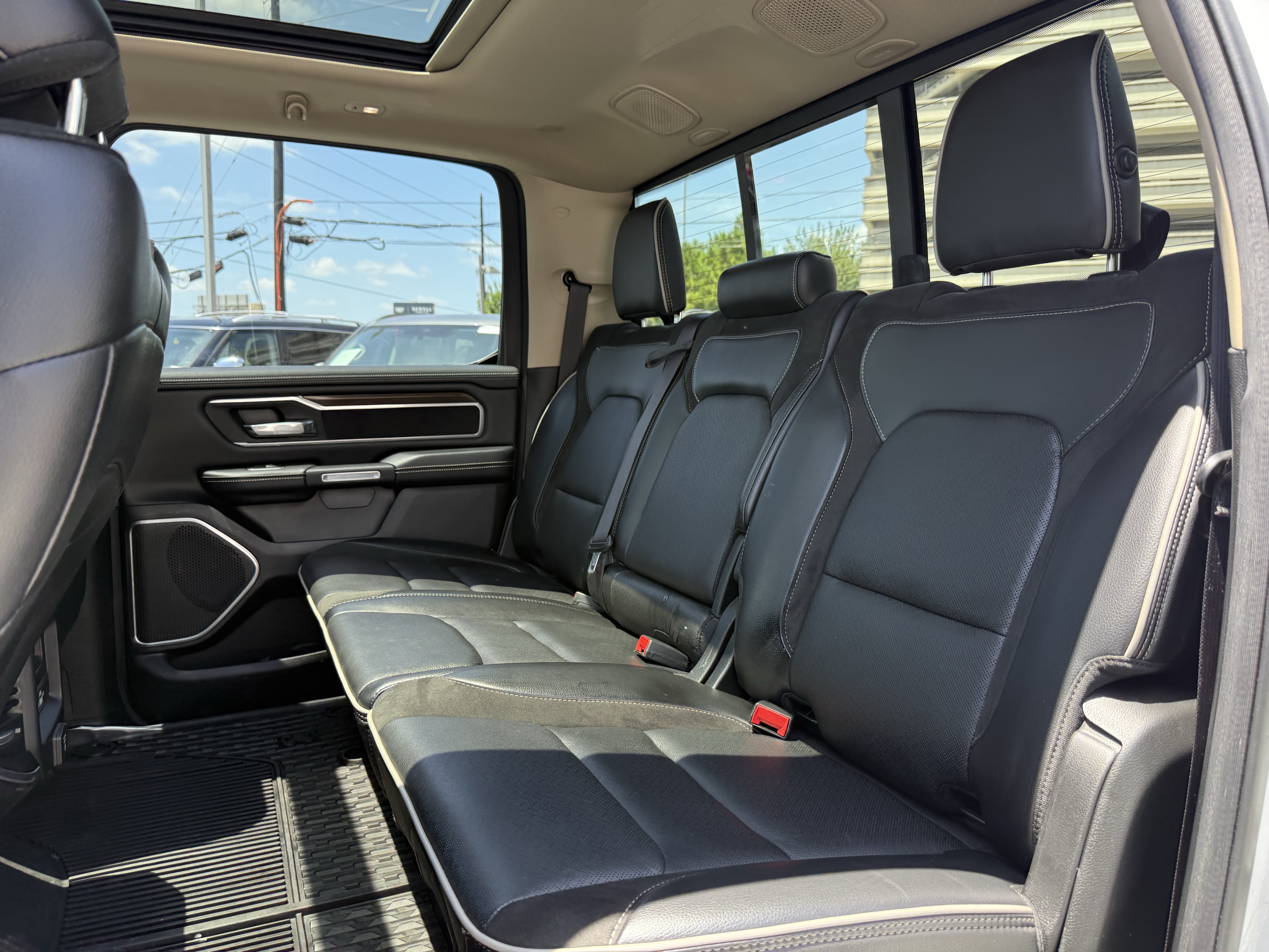 Used 2021 RAM 1500 Laramie RWD image 16