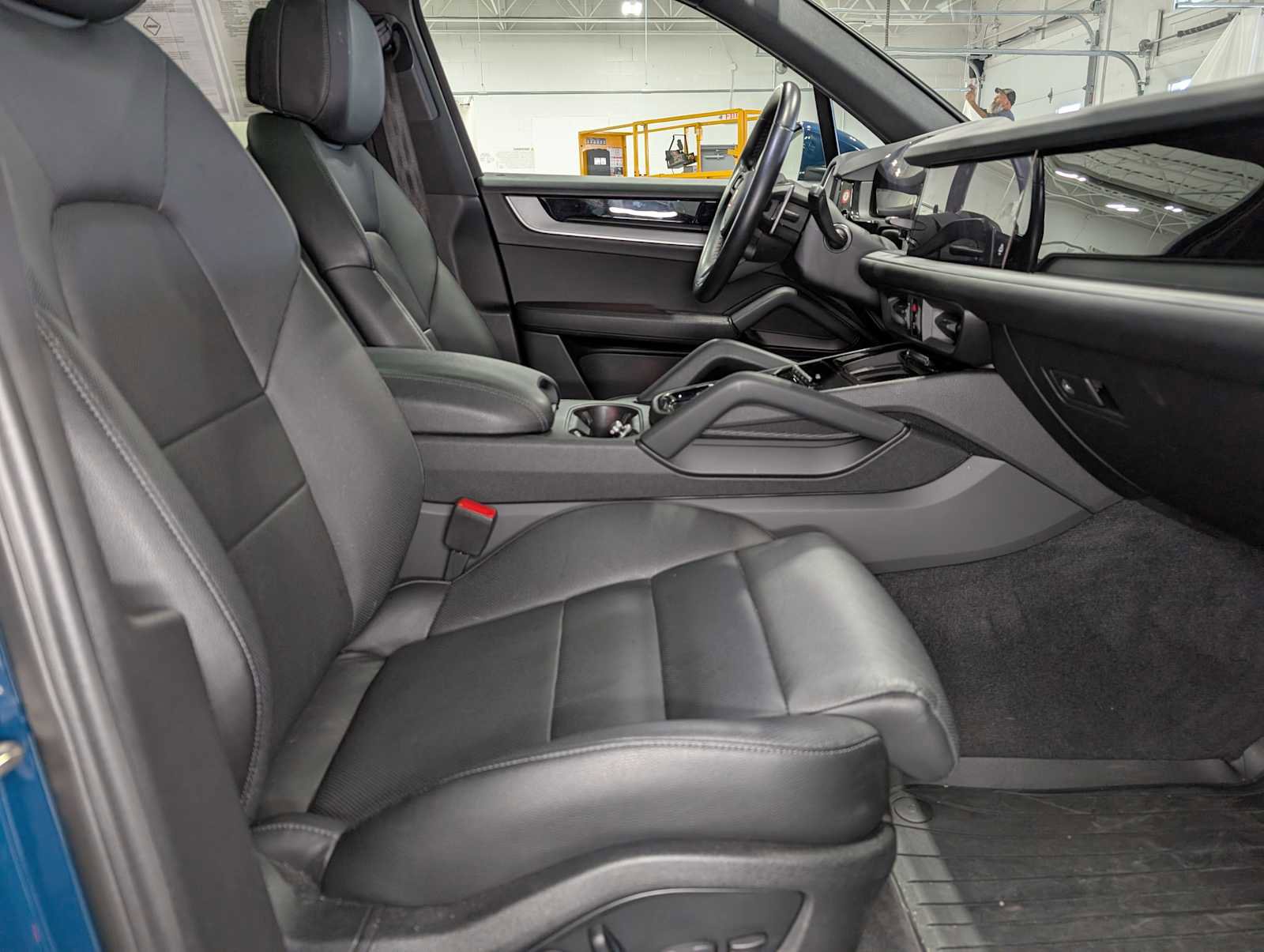 Used 2024 Porsche Cayenne S image 36