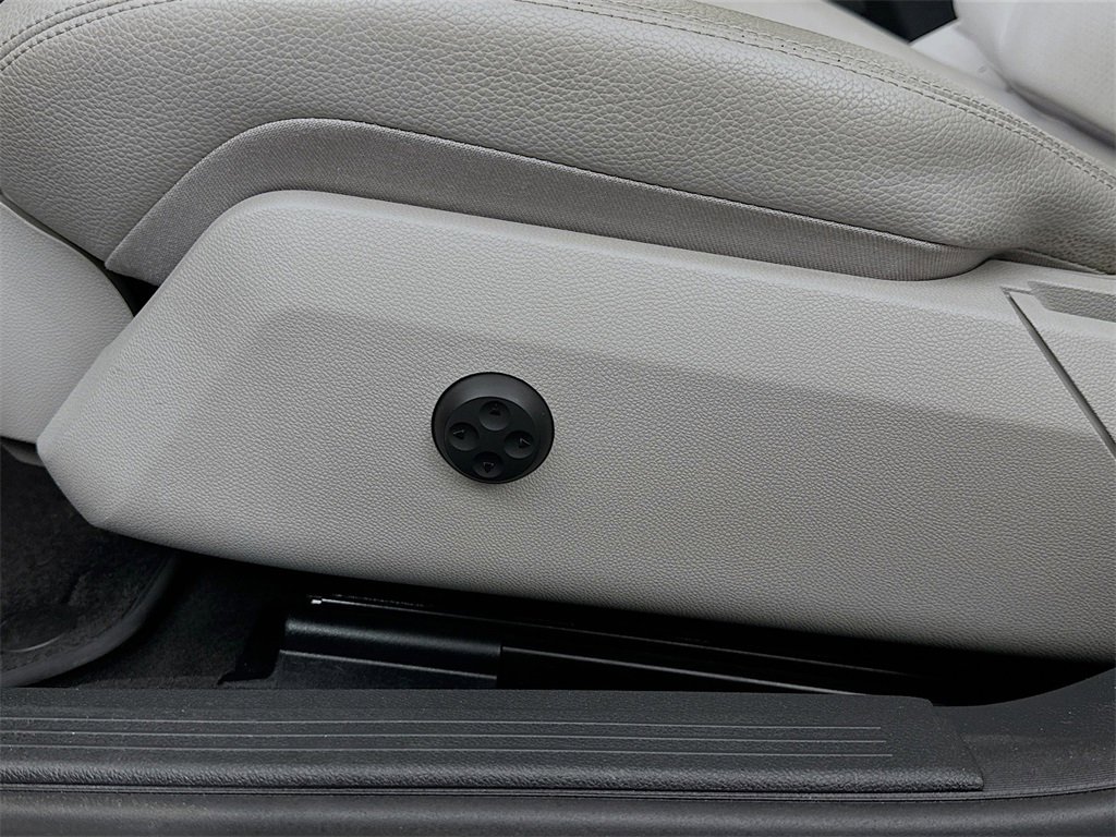 Used 2013 Mercedes-Benz E 350 Sedan image 21