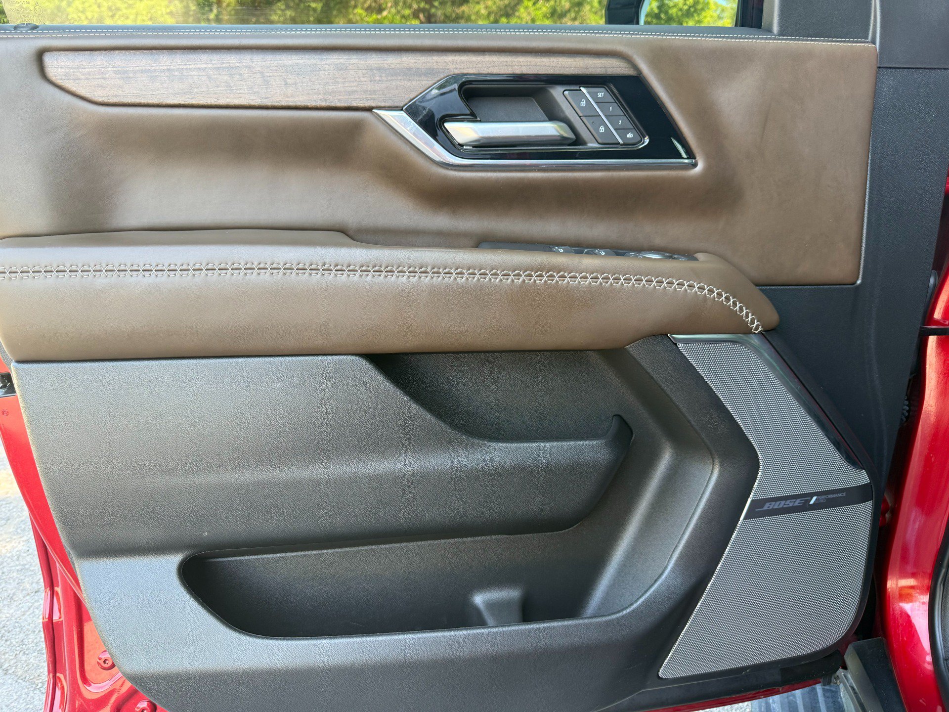 Used 2025 GMC Yukon XL Denali Ultimate w/ LPO, Floor Liner Package AWD/4WD image 43