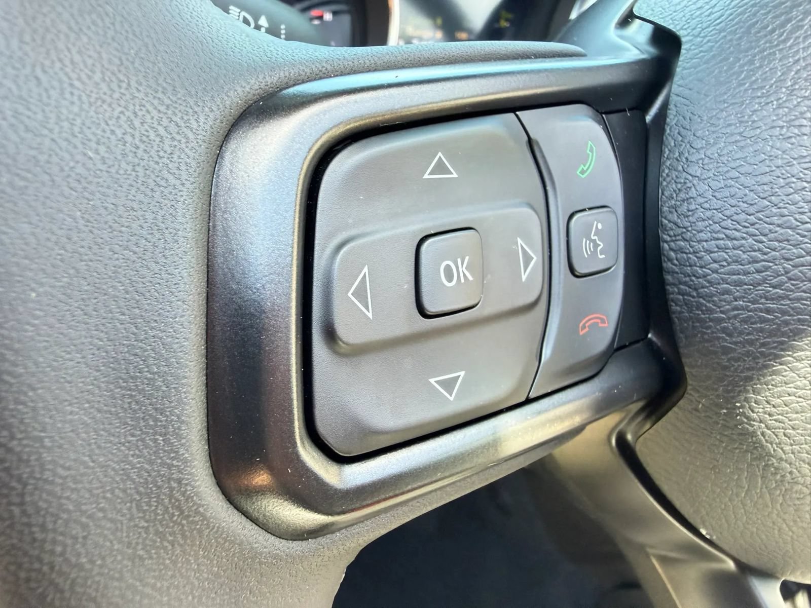 Used 2023 Jeep Wrangler Unlimited w/ Sun & Screen Package AWD/4WD image 17