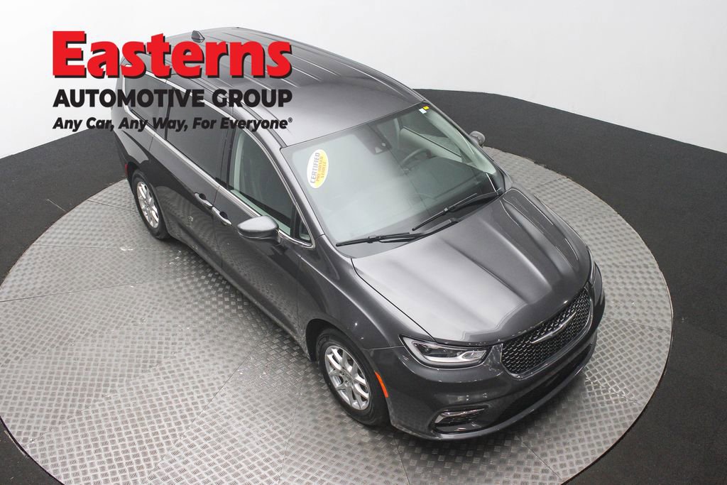 Used 2023 Chrysler Pacifica Touring-L FWD image 3