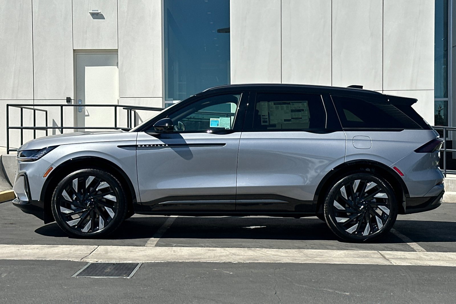 New 2025 Lincoln Nautilus Reserve w/ Jet Appearance Package image 6