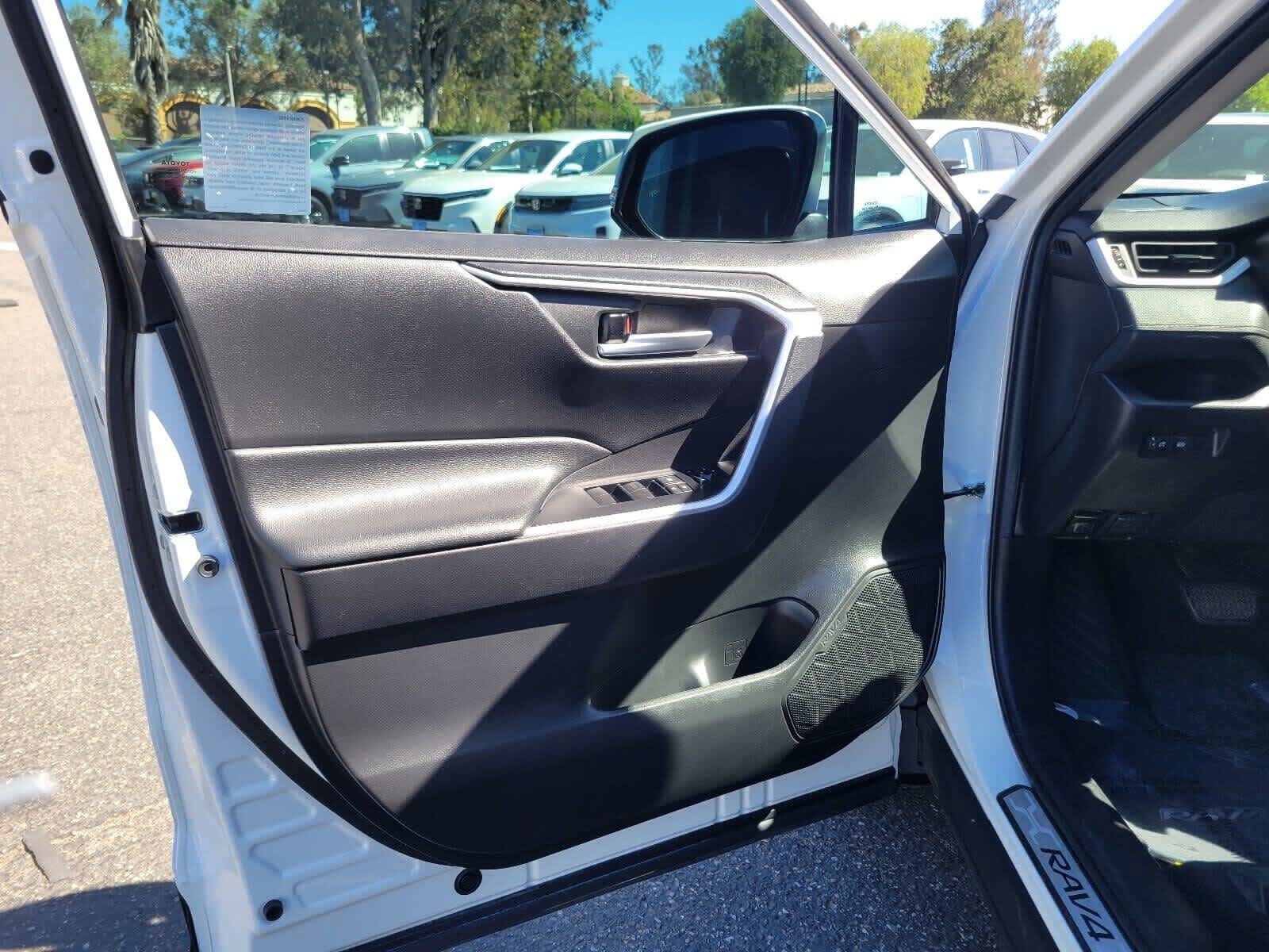 Used 2021 Toyota RAV4 XLE w/ Carpet Mat Package (TMS) FWD image 17