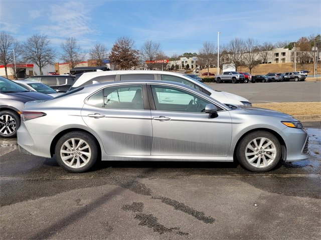 Used 2022 Toyota Camry LE image 3