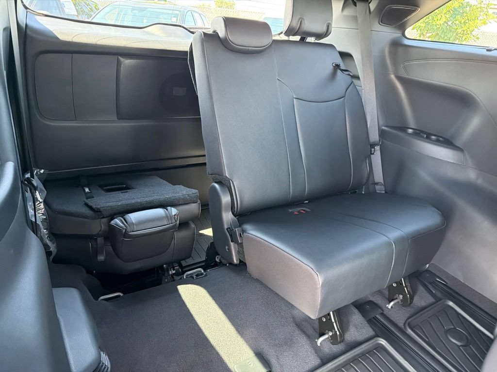 Used 2026 Toyota Sienna Limited FWD image 16