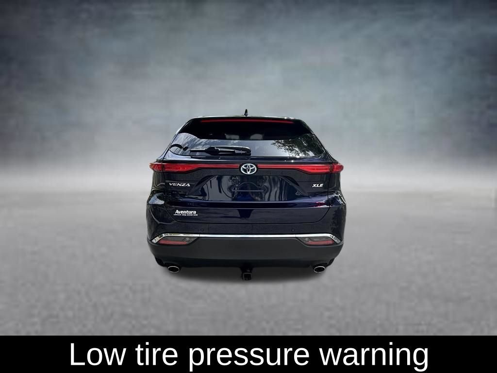 Used 2023 Toyota Venza XLE AWD/4WD image 6