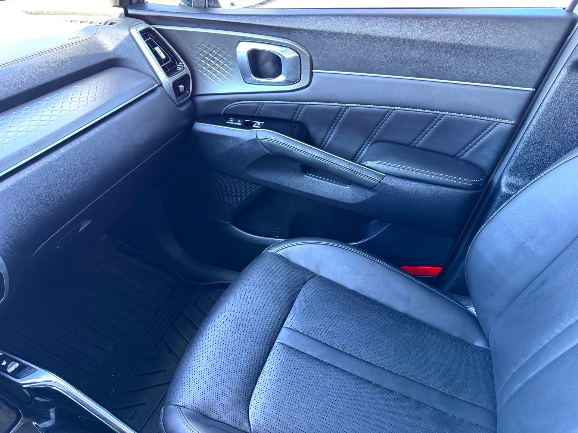 Used 2023 Kia Sorento SX image 32