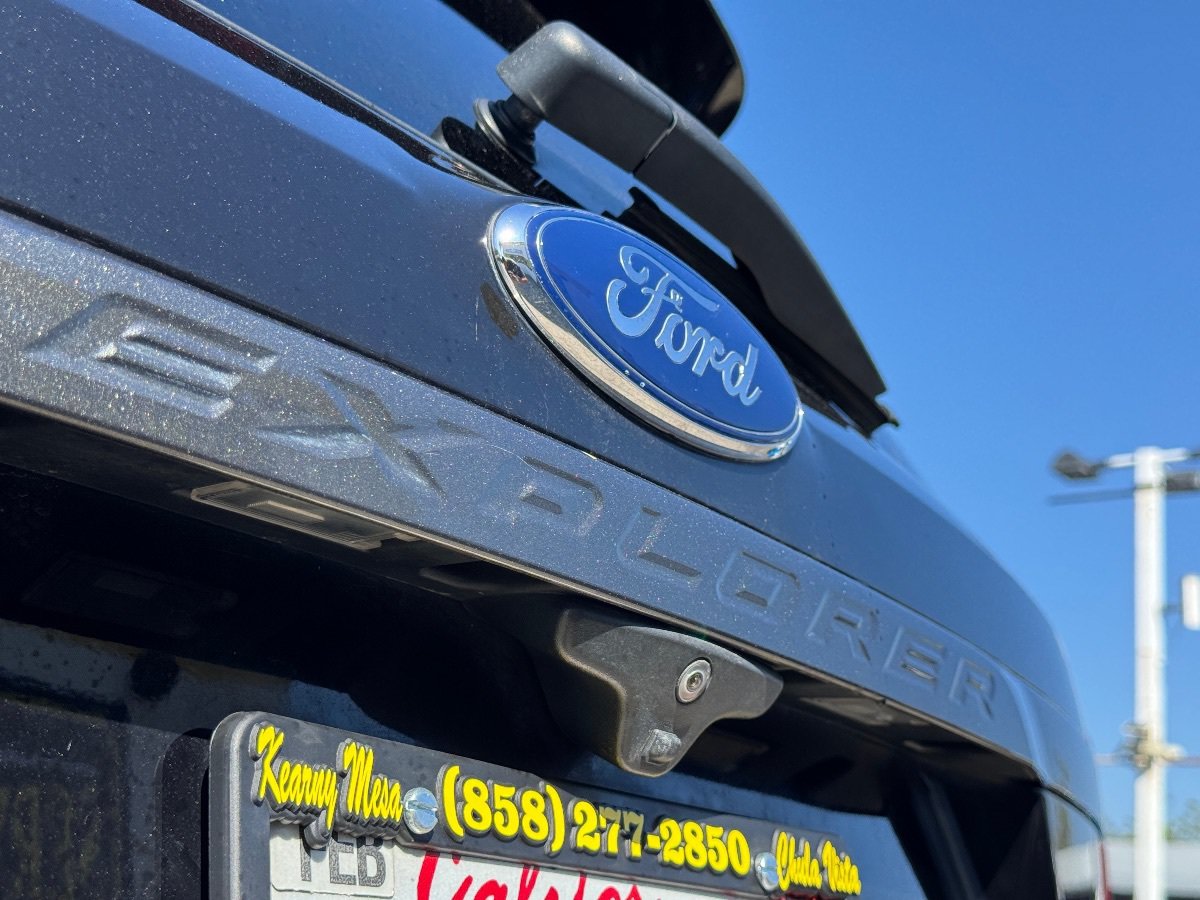 Used 2019 Ford Explorer XLT w/ Equipment Group 202A FWD image 11