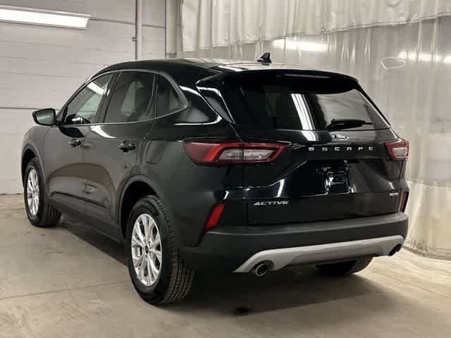 Used 2025 Ford Escape Active AWD/4WD image 30