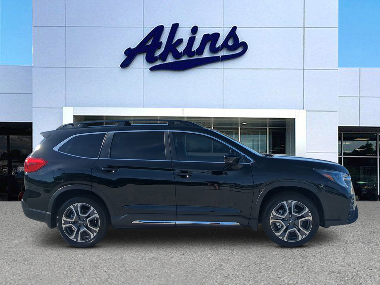 Used 2024 Subaru Ascent Limited w/ Technology Package AWD/4WD image 1