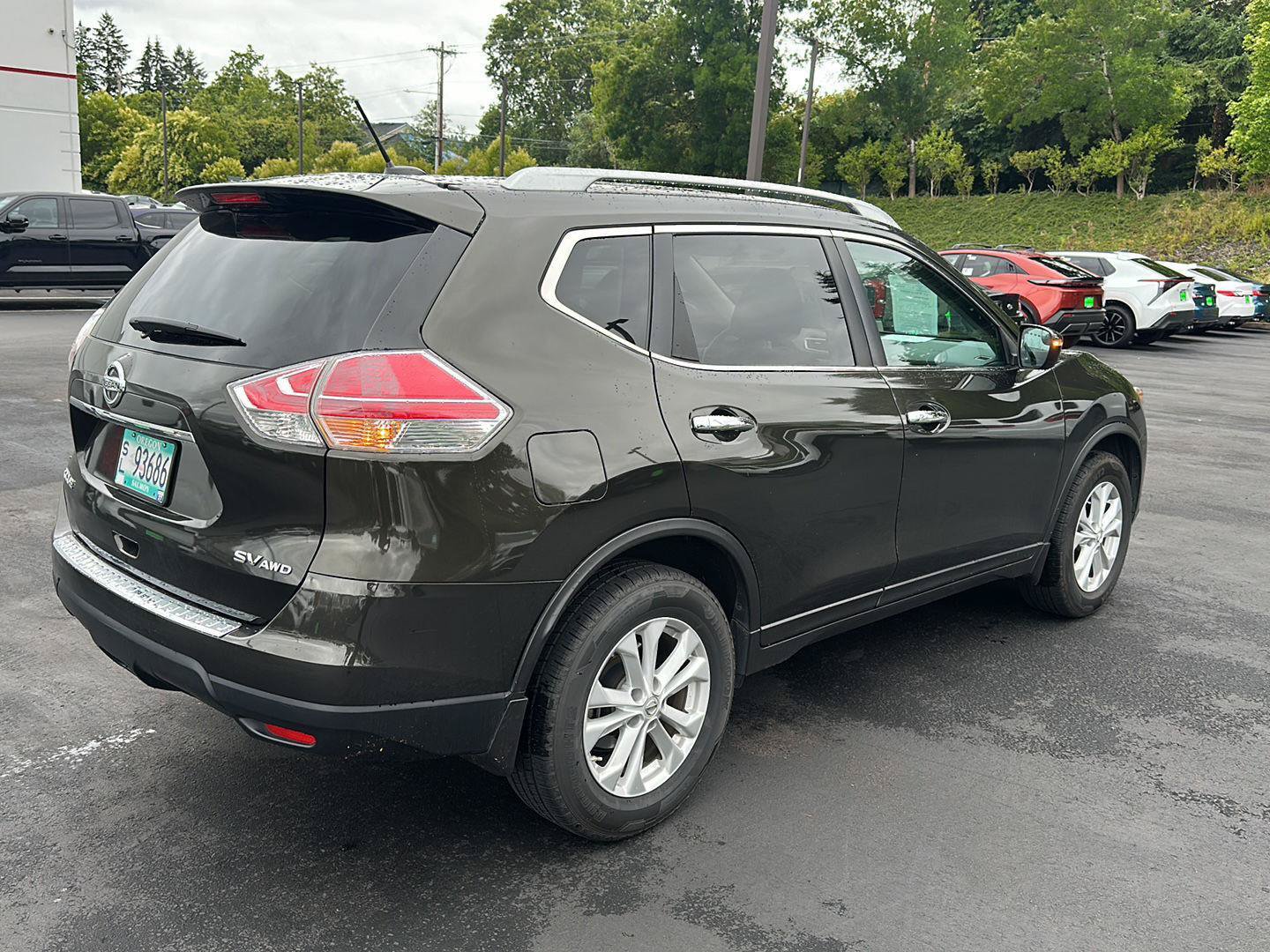 Used 2015 Nissan Rogue SV AWD/4WD image 4