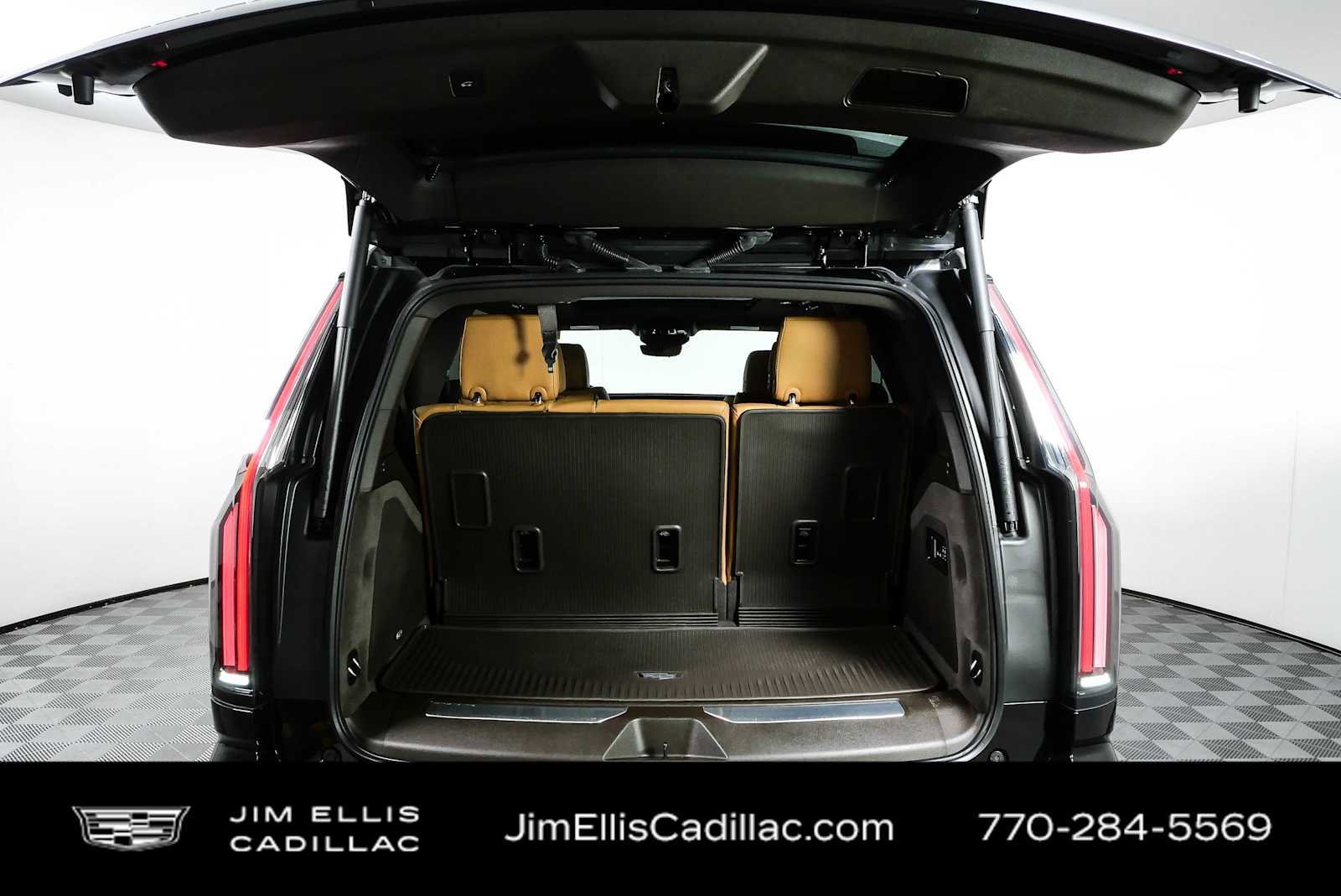 Used 2025 Cadillac Escalade Premium Luxury RWD image 32